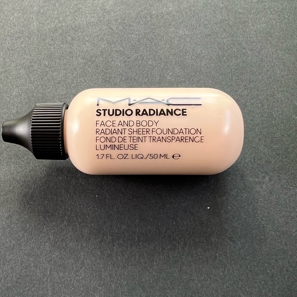 MAC Studio Radiance Face & Body Radiant Sheer Foundation -W0-AB2